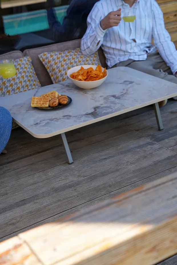 Katlanır Metal Ayaklı Mutfak Masası